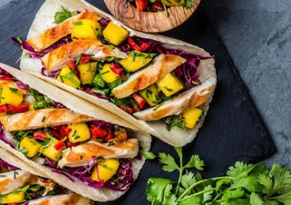 تاكو دجاج بالمانغو