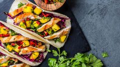 تاكو دجاج بالمانغو