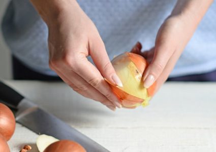 تعرفوا على فوائد قشر البصل