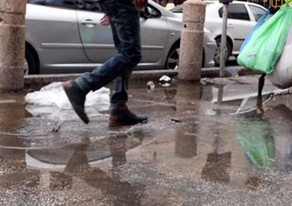 عيون الخير تتفجر وتغرق شوارع مدينة نابلس