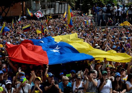 سفير فنزويلا يعلن عن محاولة تنفيذ "سيناريو سوريا" في بلاده