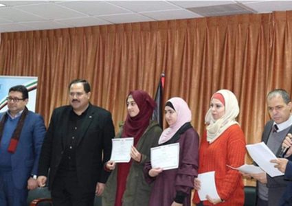 طالبات من "النجاح" يفزن بالمرتبة الثانية بمسابقة بحث علمي