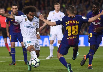 ريال مدريد يتغلب على برشلونة.. "بالمال"