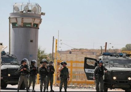 التوصل لاتفاق بين الأسرى وإدارة سجن "عوفر" لتهدئة الأوضاع