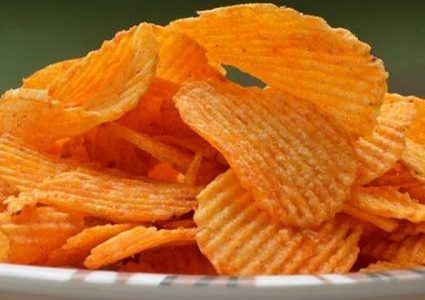 اختصاصي تغذية : "احذروا –الشيبس- فهو سم قاتل يسري في أجسادكم