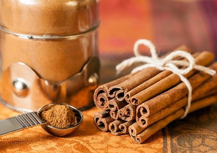 فوائد شرب القرفة على الريق