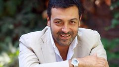 الممثل التركي "أسمر" يفاجأ بهدية ثمينة من عربي.. كيف تصرف؟