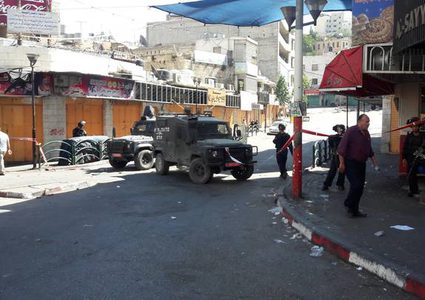 الاحتلال يوقف العمل في شارع حيوي بمدينة الخليل