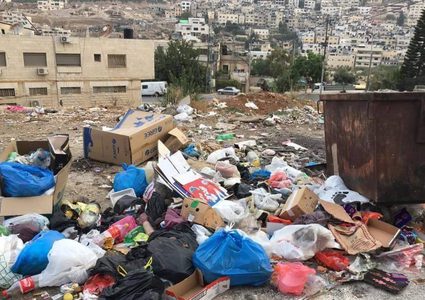 بلدية نابلس تدرس مقترحاً لشراء النفايات من المواطنين