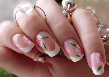 لأظافر قوية وناعمة.. إليكِ وصفة طبيعية بالثوم والليمون