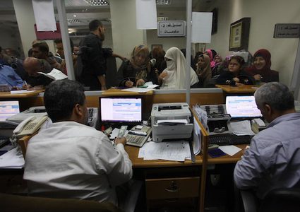 هآرتس تتوقع توزيع المنحة القطرية على موظفي غزة ظهر الجمعة