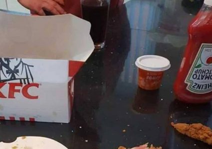 بريطانية فتحت علبة "كنتاكي" فصعقتها المفاجأة