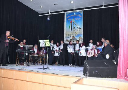 فرقة لحن الوفاء الفلسطينية تغني الفلكلور في حلب