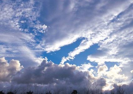 الطقس: انخفاض على درجات الحرارة وأجواء غائمة جزئياً