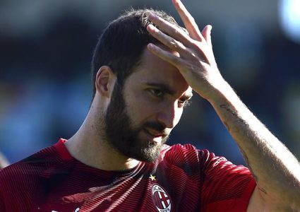 جماهير ميلان تسخر من هيغواين بشوكولاتة "نوتيلا"