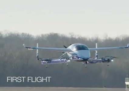 تاكسي "بوينغ" الطائر يقلع بنجاح (فيديو)