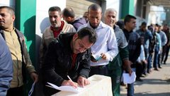 صحيفة تزعم: حماس رفضت المنحة القطرية لطلبها زيادة المبلغ