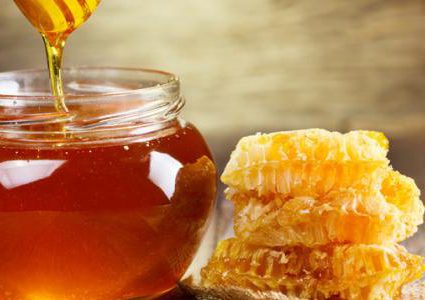 للمرأة.. تعرفي على فوائد تناول العسل يوميا