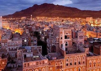 اليمن.. حفل زفاف جماعي لـ 50 عامل نظافة