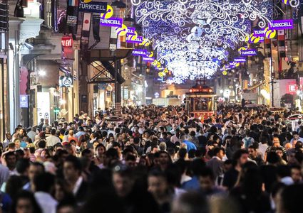 إذا كنت ستزور اسطنبول فعليكَ بالمشي في شارع الاستقلال