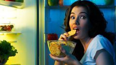 كيف تتغلب على احساسك بالجوع ليلا؟