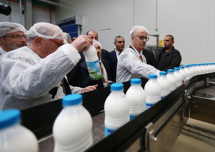 الحمدالله خلال افتتاح شركة الطيف لمنتجات الالبان، اليوم السبت، في كفر زيباد