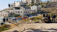 الاحتلال يُجبر مقدسيًا على هدم غرفتين من منزله بيده