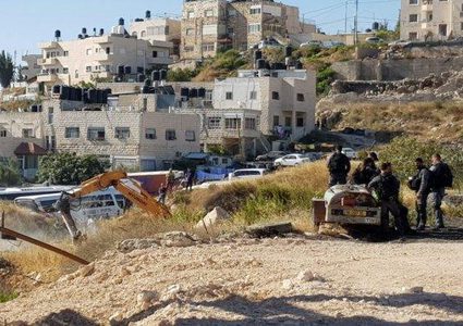 الاحتلال يُجبر مقدسيًا على هدم غرفتين من منزله بيده