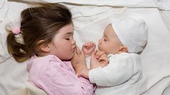 ما هي فوائد حصول الطفل على ساعات نوم كافية ؟