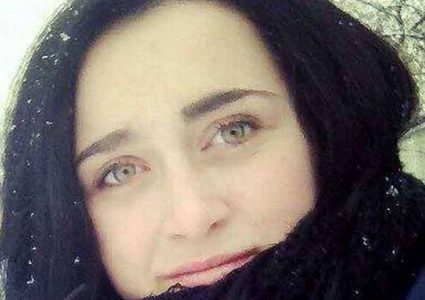 بسبب دولار..سائق حافلة يترك طالبة طب تتجمد حتى الموت!