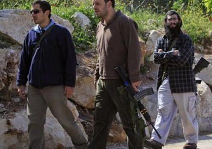 مستوطنون يهاجمون منازل المواطنين شرق الخليل