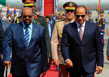 البشير يحذر من محاولة "لاستنساخ الربيع العربي بالسودان"