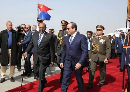 البشير يحذر من محاولة "لاستنساخ الربيع العربي بالسودان"
