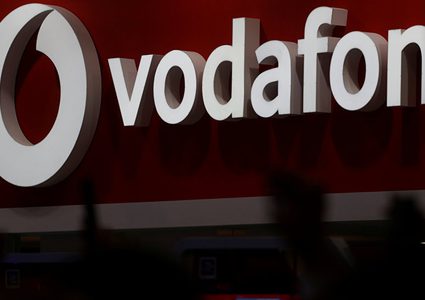 "فودافون" توقف استخدام معدات "هواوي" في شبكاتها الأساسية