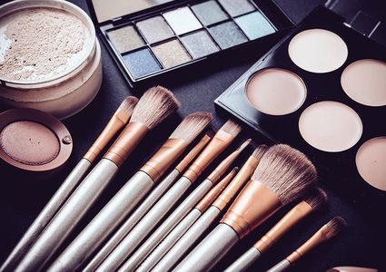 فرش مكياج .. للمسة مثالية كالمحترفات