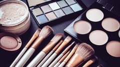 فرش مكياج .. للمسة مثالية كالمحترفات