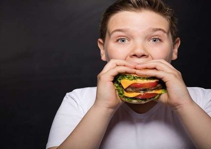 كيف يرتبط تلوث الهواء بسمنة الأطفال؟