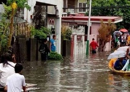 ارتفاع عدد ضحايا فيضانات إندونيسيا إلى 68 شخصا