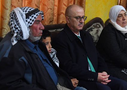 الحمد الله يقدم واجب العزاء لأهل وذوي الشهيد حمدي النعسان