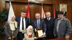 مي شكوكاني.. تحدّت الإعاقة وخطت على درب الإبداع