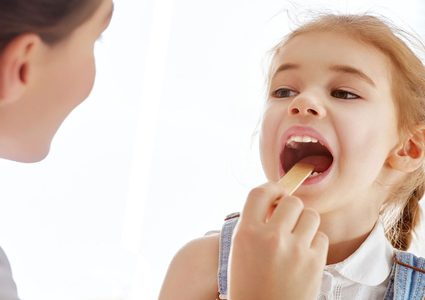 لا للمضادات الحيوية.. 7 طرق للتغلب على التهاب الحلق