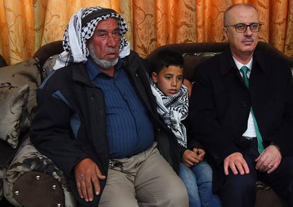 الحمد الله يقدم واجب العزاء لأهل وذوي الشهيد حمدي النعسان