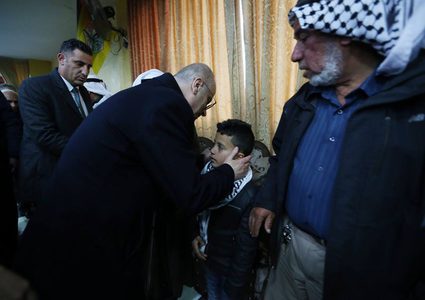 الحمد الله يقدم واجب العزاء لأهل وذوي الشهيد حمدي النعسان