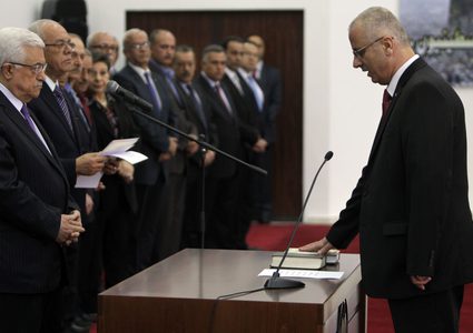 محللون يشيدون بموقف الحمدالله بشأن وضع الحكومة بيد الرئيس