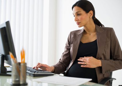 هكذا يُؤثّر العمل بنظام "الشيفت" على النساء الحوامل!