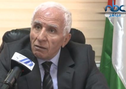 عزام الأحمد: الحكومة "الحالية" قررت إعادة رواتب موظفي غزة