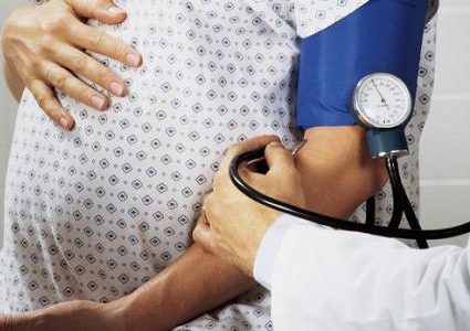 ارتفاع ضغط الدم أثناء الحمل مرتبط بخطر الإصابة بأمراض القلب