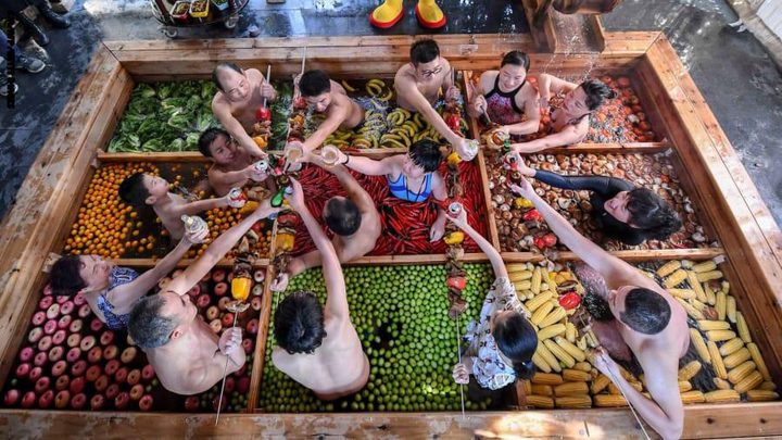 ما قصة "وعاء البشر الساخن" الذي تدعو الصين السياح إليه؟