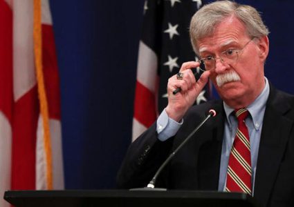 هل فضح مستشار ترامب خططا عسكرية أمريكية في فنزويلا بالخطأ ؟