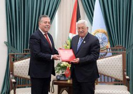 الرئيس يتسلم دعوة رسمية للمشاركة في القمة العربية بتونس